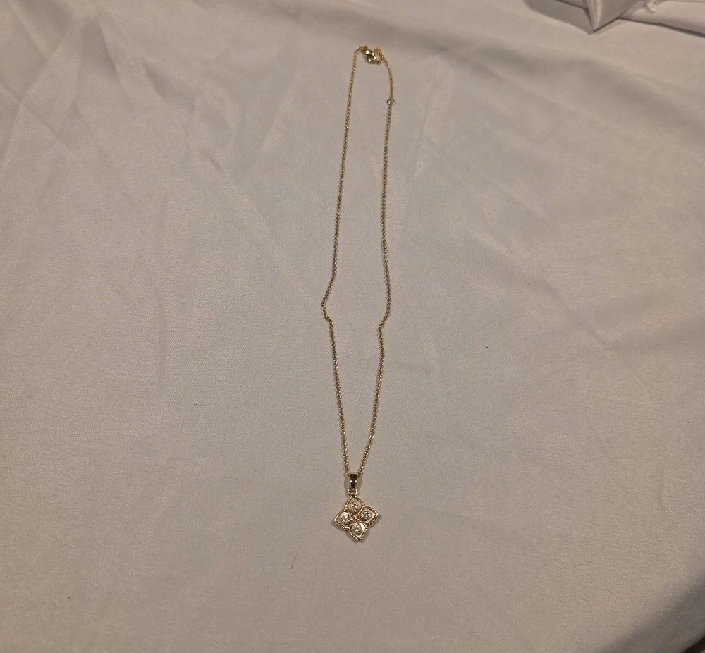 Source Unknown Gold Floral Locket Necklace